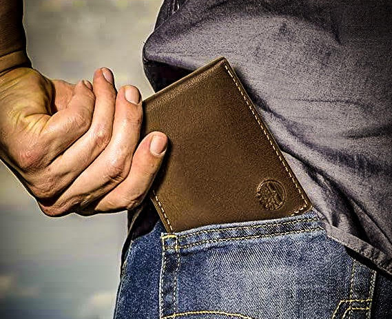 29 Best Wallets With An ID Window - Perform Wireless