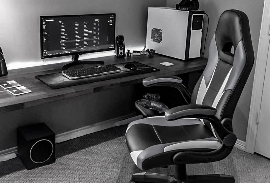 Gaming chair with fold up arms Outlet